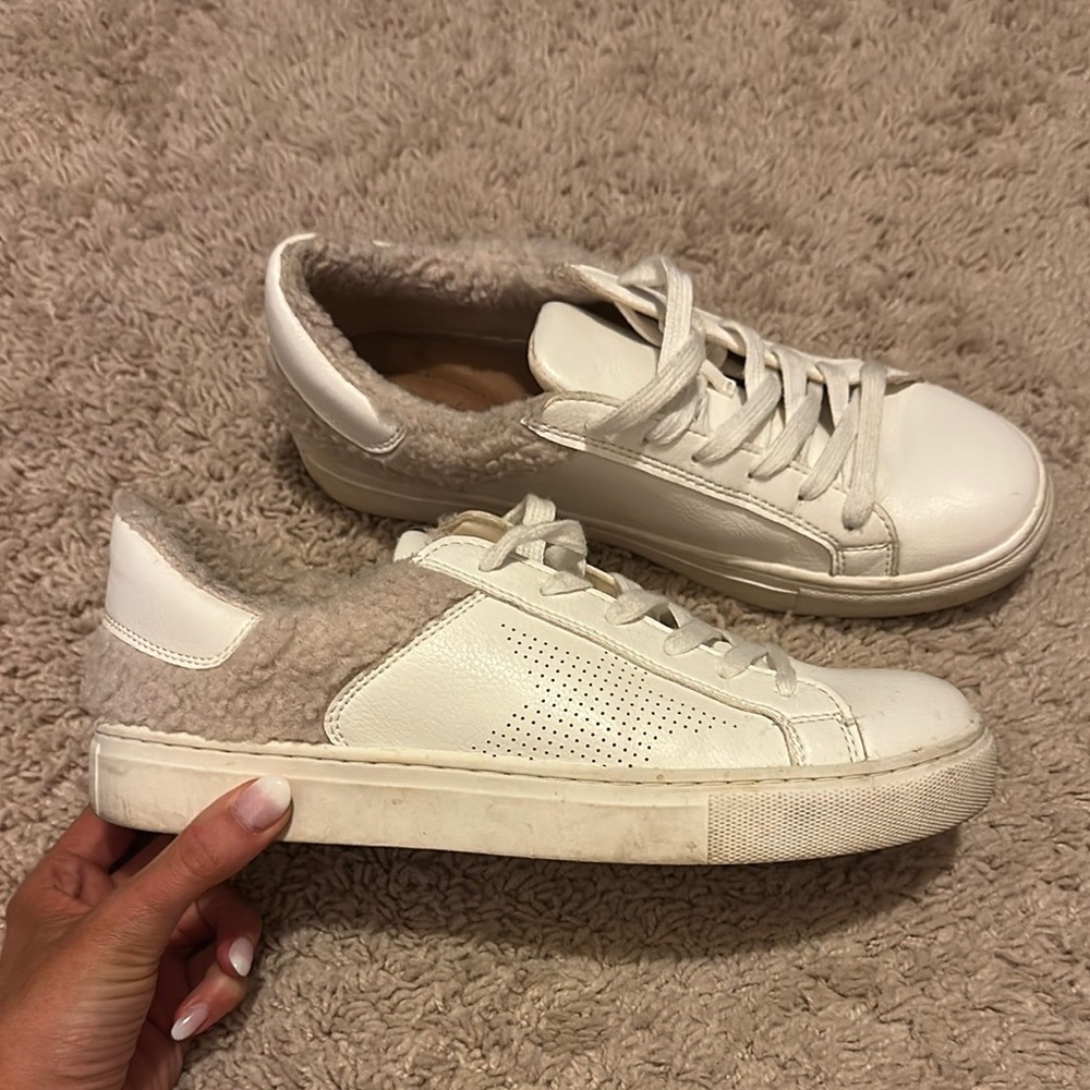 Universal Thread White and Cream Sneakers Minimalist Design
